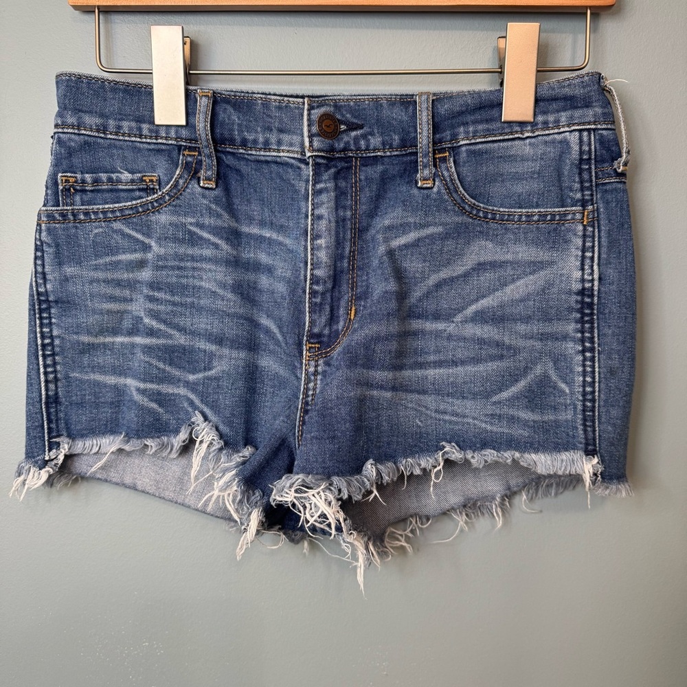 Hollister Short-Short High Rise Cut Off Jean Shorts. 2” Inseam. Size 5 or 27